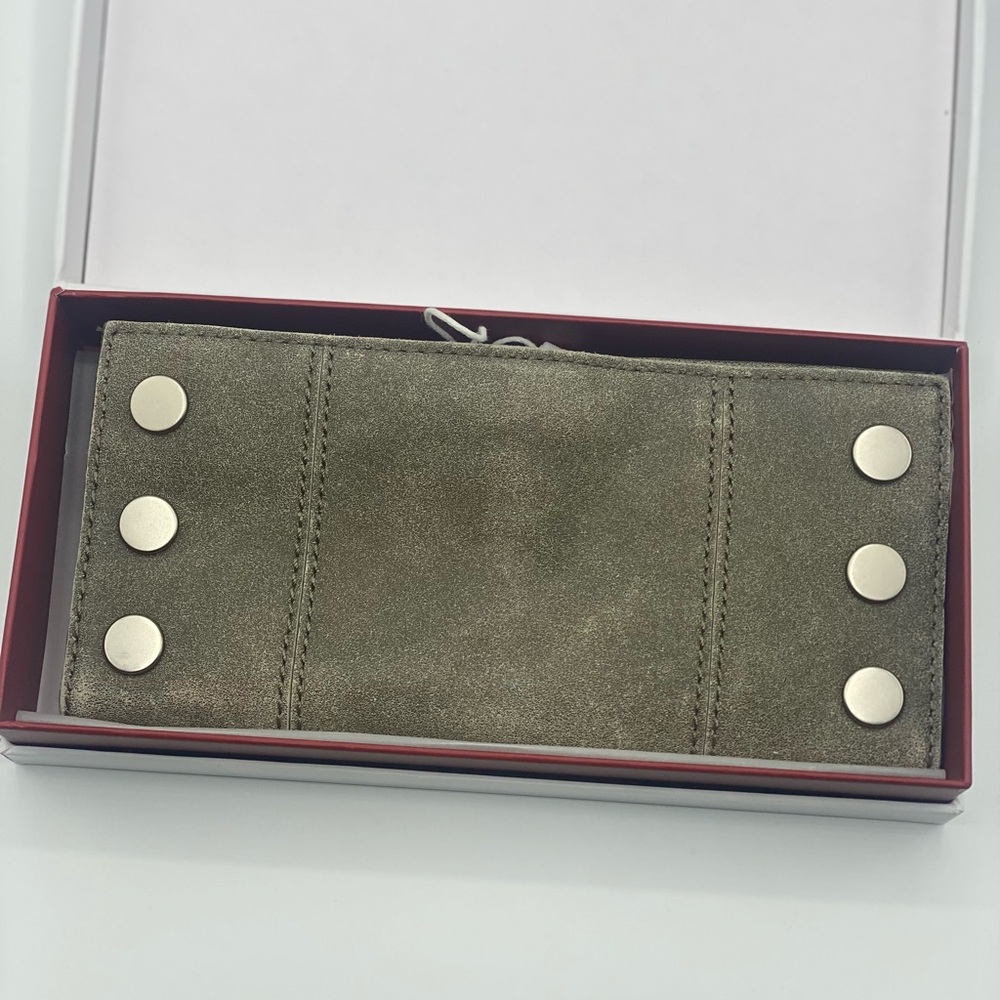 Hammitt Pew/Brushed
Silver Wallet New in box